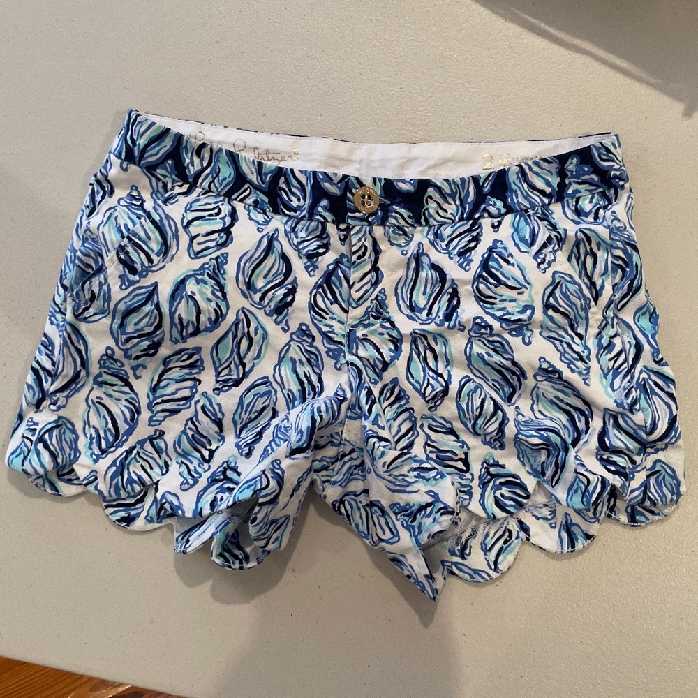 Lilly Pulitzer Buttercup Shorts Resort White Blue Seashell Scallopeds. Sz 2